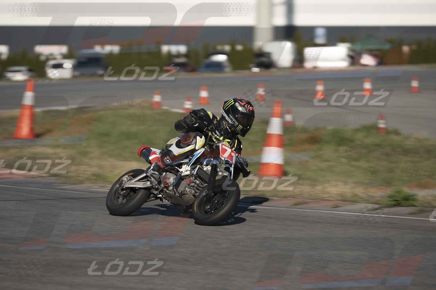 4425TDmoto (135).jpg